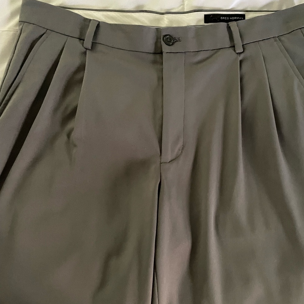 Greg Norman grey golf shorts. Size 35